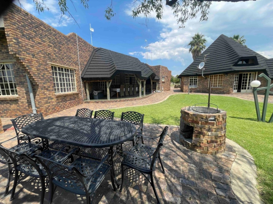 5 Bedroom Property for Sale in Oranjeville Free State